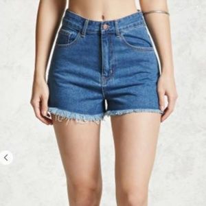 Frayed high-waist denim shorts